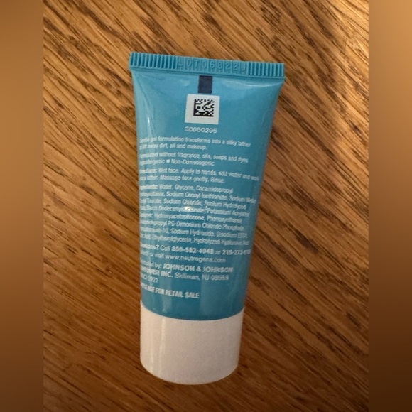 Neutrogena Hydrating Cleansing Gel mini - Picture 2 of 2